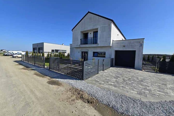 Budynek mieszkalny z warsztatem na sprzedaż