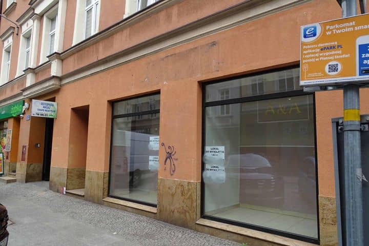 Lokal handlowo - usługowy do wynajęcia. Ścisłe centrum.