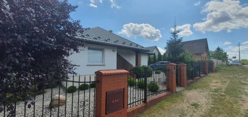 Dom z lokalem użytkowym na sprzedaż