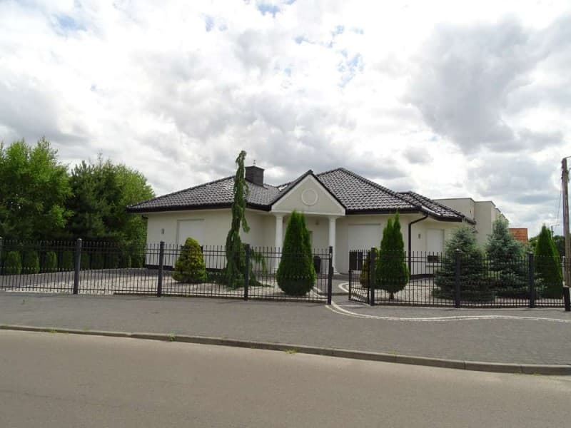 Budynek mieszkalny na sprzedaż