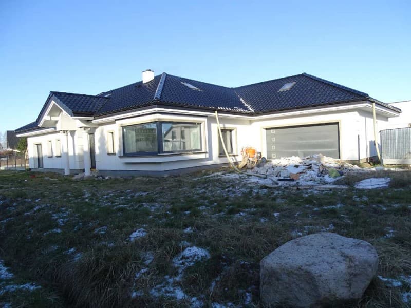 Dom w stanie surowym zamkniętym na sprzedaż