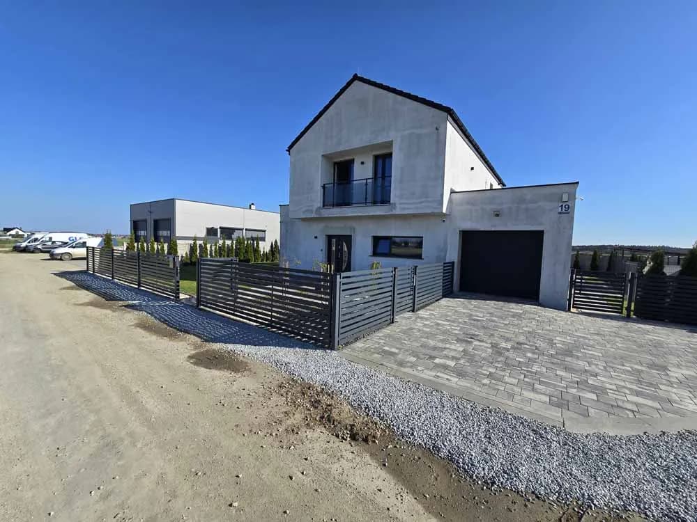 Budynek mieszkalny z warsztatem na sprzedaż