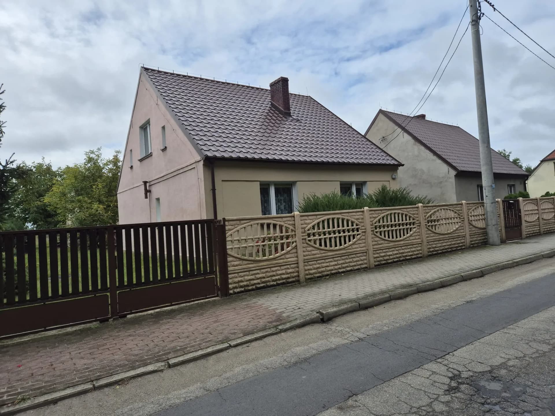 Dom z dużą działką na sprzedaż